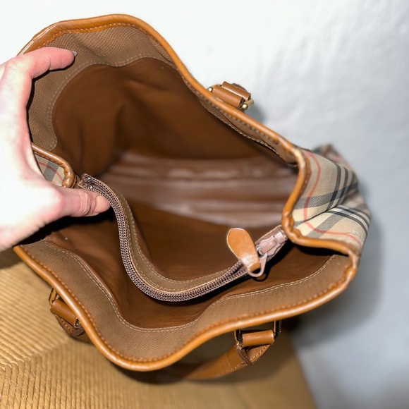 SOLD OUT! Chic Vintage Burberry’s Nova Check - Picture 4 of 9